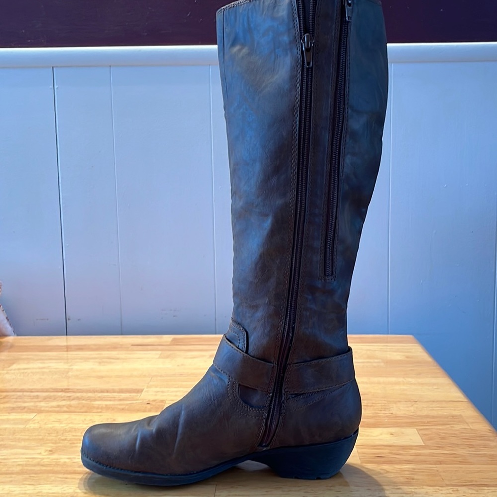 Aerosols brown boots 9 1/2 M
